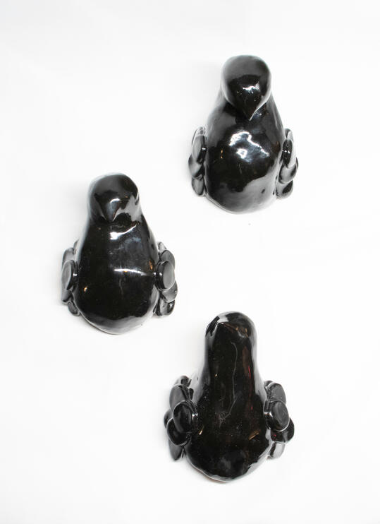 Peaking birds, ceramics, 2025, aprox. 3 x 2 inches